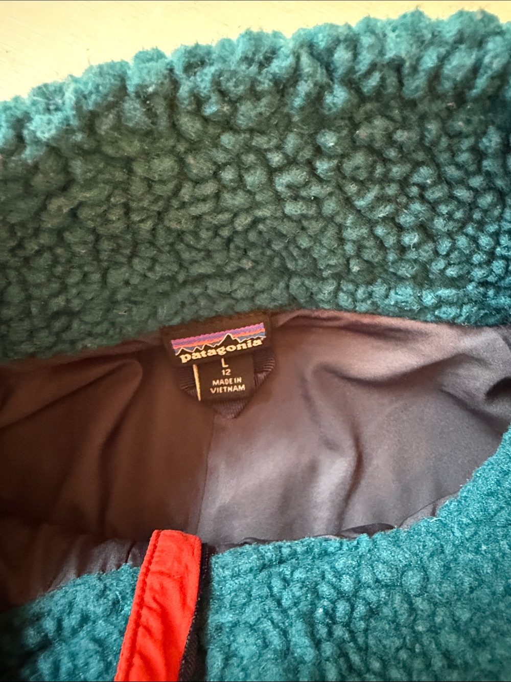 Patagonia Teal Sherpa Fleece Jacket with Red Accents - Picture 3 of 6